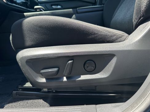 Used 2025 Nissan Rogue SV AWD/4WD image 24