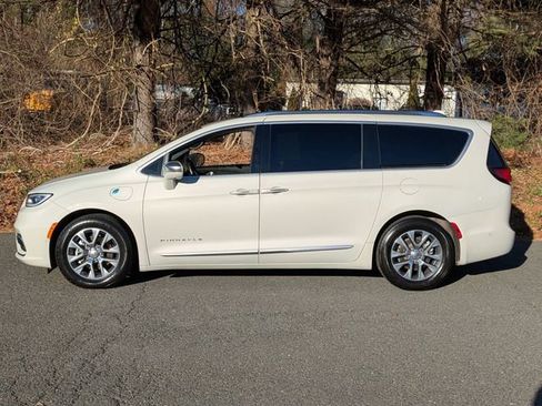 Certified 2021 Chrysler Pacifica Pinnacle FWD image 2