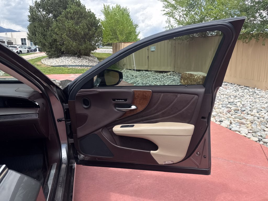 Used 2018 Lexus LS 500 AWD image 28