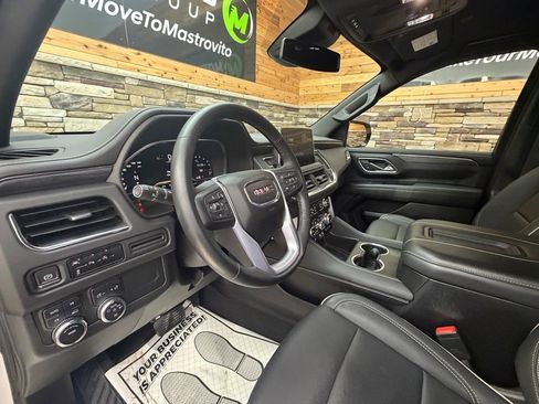Used 2023 GMC Yukon SLT AWD/4WD image 10