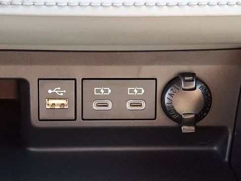 Used 2023 Toyota Highlander XLE image 18