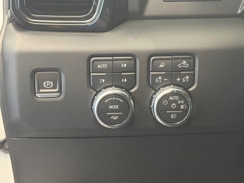 Used 2023 GMC Sierra 1500 AT4 w/ AT4 Premium Package image 17