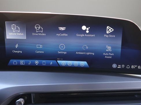 New 2026 Cadillac Vistiq Sport w/ LPO, Floor Liner Package image 25