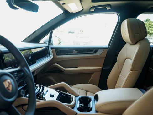 New 2025 Porsche Cayenne image 21