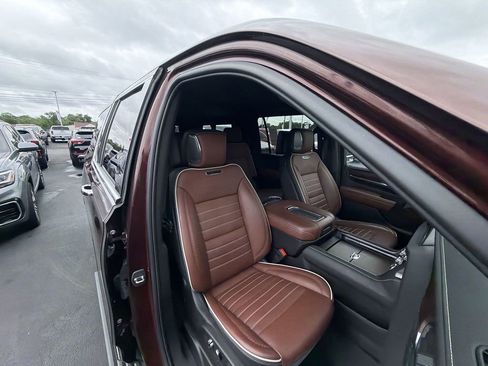 Used 2023 GMC Yukon XL Denali Ultimate w/ LPO, Floor Liner Package AWD/4WD image 32