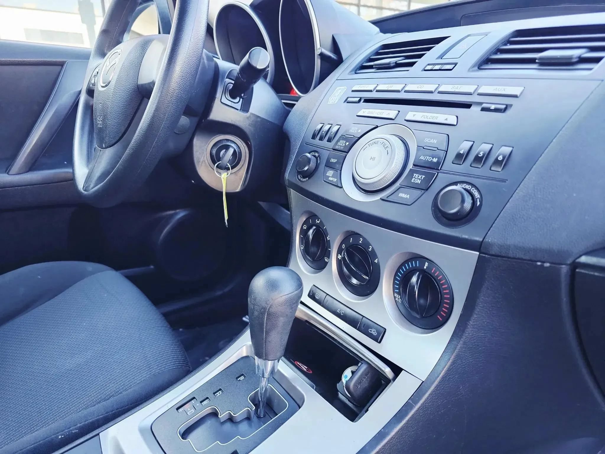 Used 2010 MAZDA MAZDA3 i Sport FWD image 14