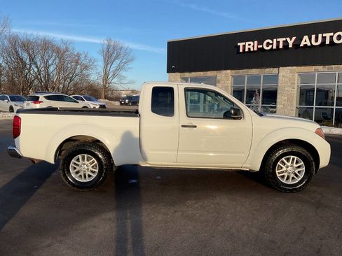 Used 2014 Nissan Frontier SV image 9