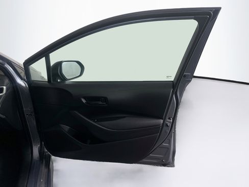 Used 2025 Toyota Corolla LE FWD image 30