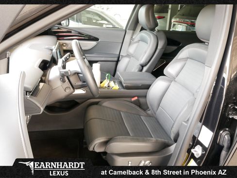 Used 2025 Lincoln Nautilus Reserve image 2