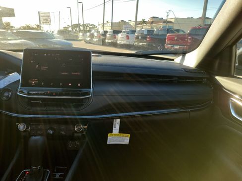 New 2026 Jeep Compass Latitude image 9