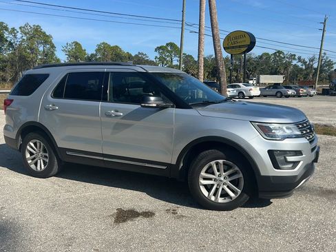 Used 2017 Ford Explorer XLT w/ Equipment Group 202A image 17