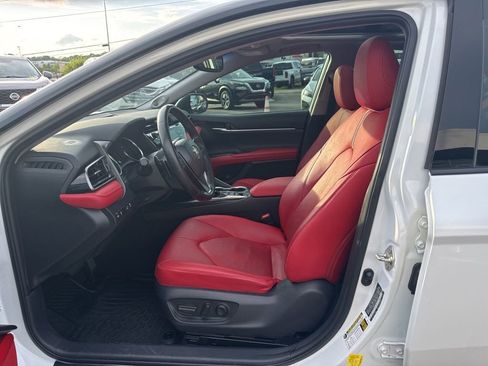 Used 2019 Toyota Camry XSE w/ Navigation Package FWD image 14