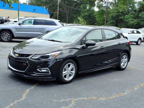 Used 2017 Chevrolet Cruze LT w/ Convenience Package FWD image 9