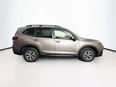 Used 2024 Subaru Forester Premium AWD/4WD image 10