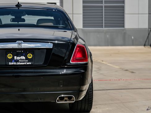 Used 2017 Rolls-Royce Ghost RWD image 17