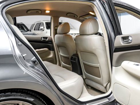 Used 2015 INFINITI Q40 image 48