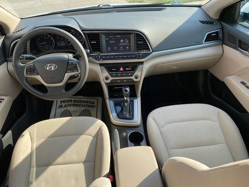 Used 2017 Hyundai Elantra SE FWD image 4