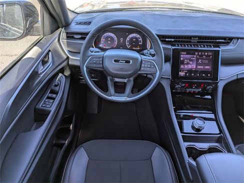 New 2025 Jeep Grand Cherokee Altitude image 14