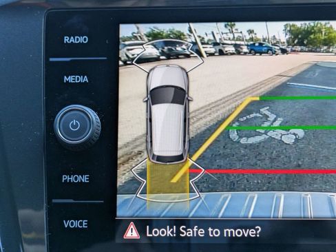 Certified 2024 Volkswagen Tiguan SE R-Line image 30