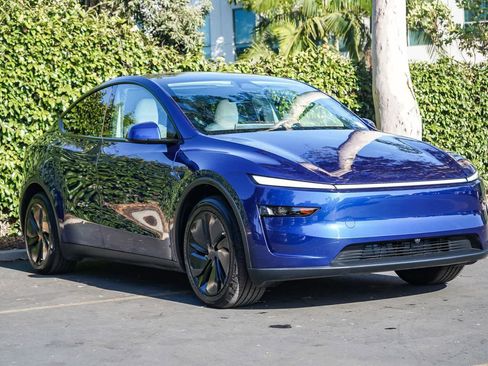 Used 2026 Tesla Model Y Long Range AWD/4WD image 3