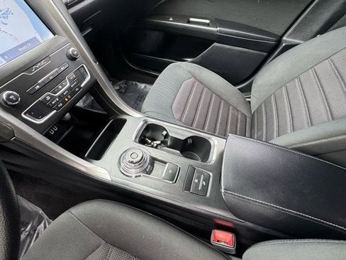 Used 2020 Ford Fusion SE image 13