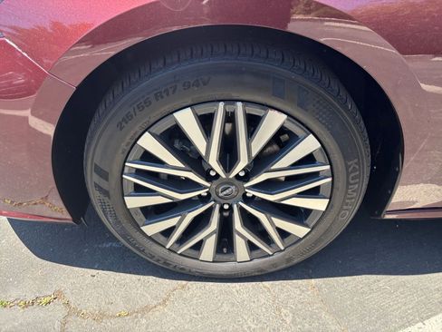 Used 2025 Nissan Altima 2.5 SV FWD image 30