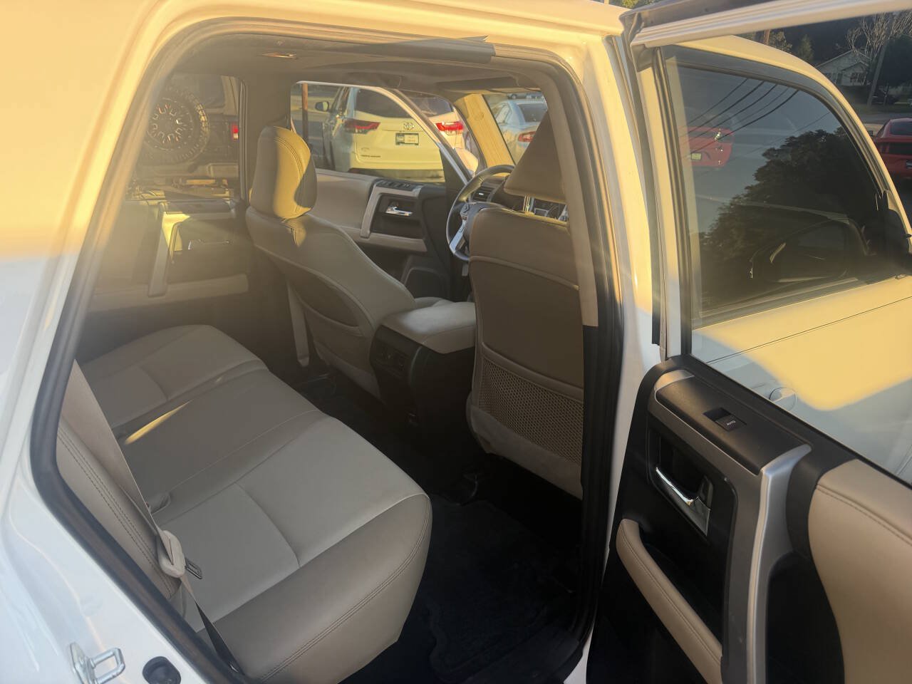 Used 2016 Toyota 4Runner SR5 Premium RWD image 17