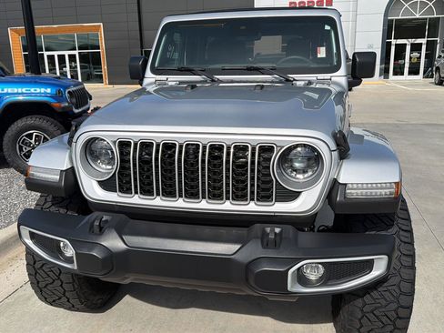 Used 2024 Jeep Wrangler Unlimited Sahara w/ Technology Group AWD/4WD image 8
