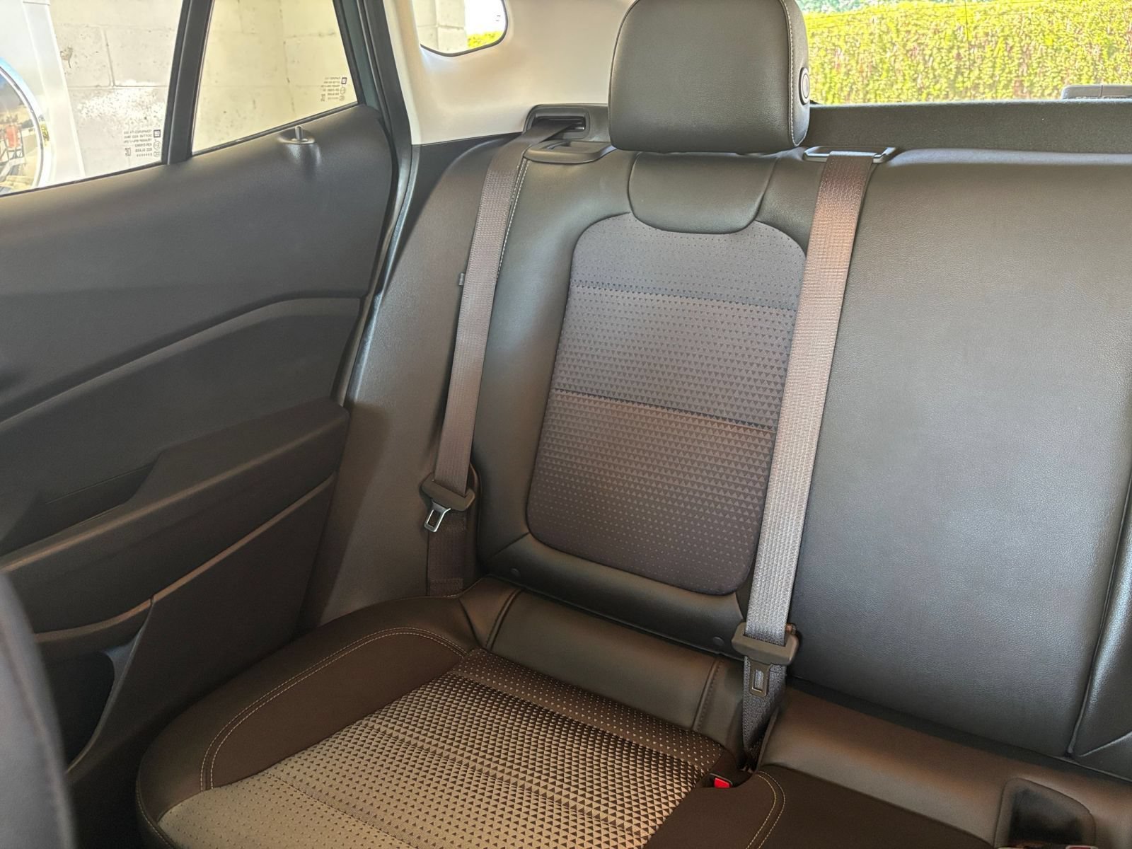 Used 2025 Chevrolet Trax LT FWD image 37