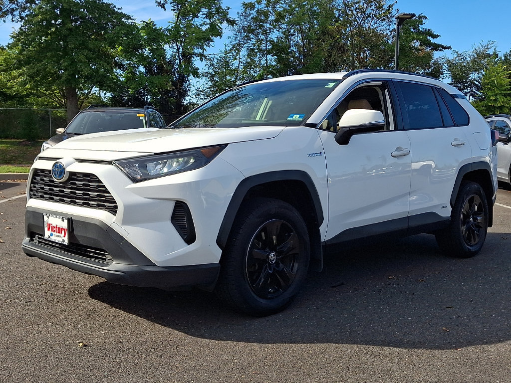 Used 2019 Toyota RAV4 LE w/ Carpet Mat Package AWD/4WD image 3