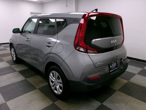 Used 2022 Kia Soul LX FWD image 2