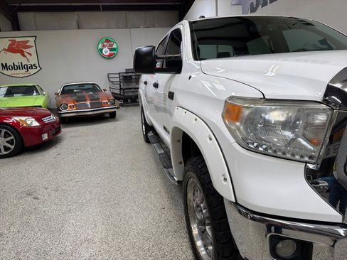 Used 2016 Toyota Tundra SR5 w/ SR5 Upgrade Package image 38