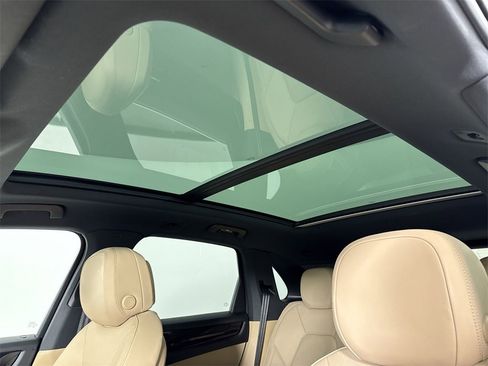 Certified 2023 Porsche Cayenne Platinum Edition image 42