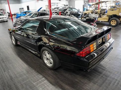 Used 1991 Chevrolet Camaro Z28 RWD image 3