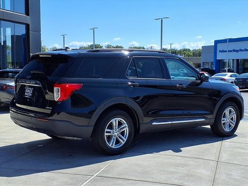 Used 2022 Ford Explorer XLT image 7