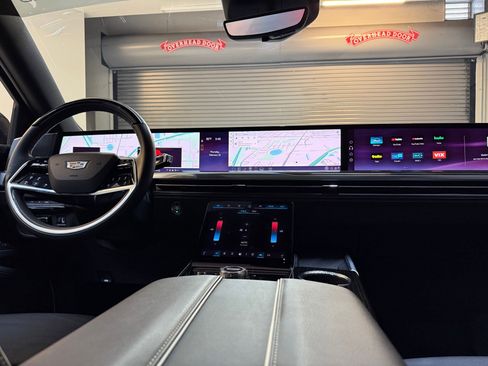 Certified 2025 Cadillac Escalade ESV Premium Luxury image 14