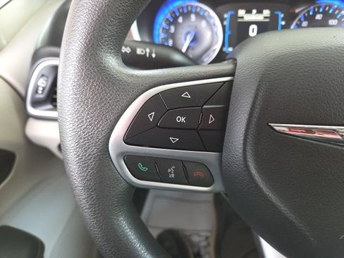 Used 2017 Chrysler Pacifica LX image 43