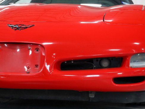 Used 2004 Chevrolet Corvette Coupe w/ Roof Package RWD image 9