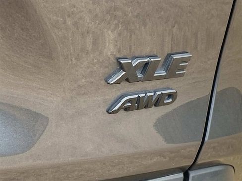 Used 2019 Toyota RAV4 XLE image 6