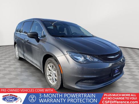 Used 2023 Chrysler Voyager LX image 9