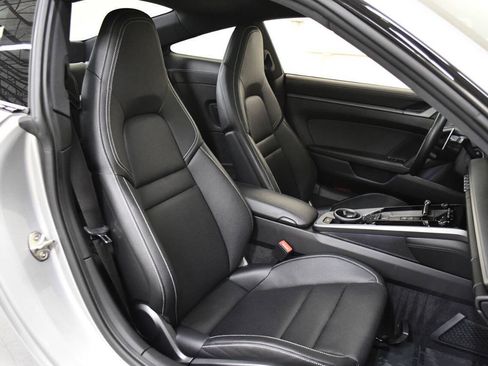 Used 2022 Porsche 911 Carrera w/ Premium Package RWD image 10