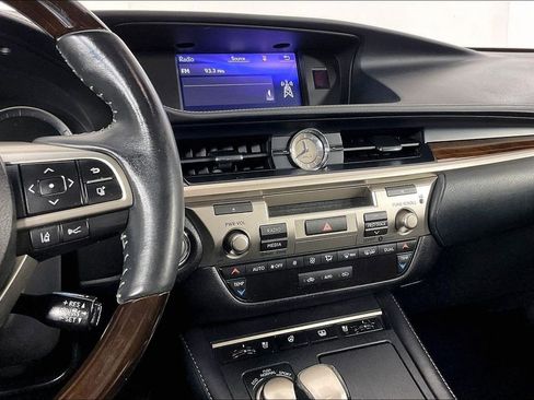 Used 2017 Lexus ES 350 w/ Luxury Package FWD image 9