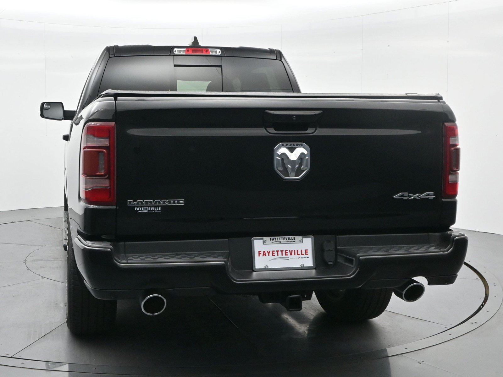 Used 2023 RAM 1500 Laramie AWD/4WD image 7