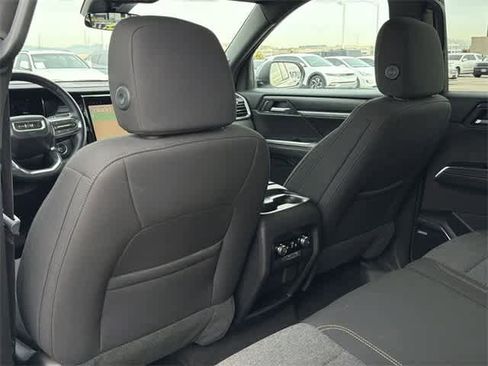 Used 2025 GMC Acadia Elevation image 21