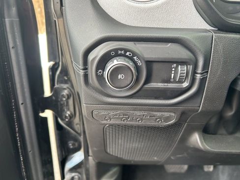 Used 2024 Jeep Wrangler Sahara image 21