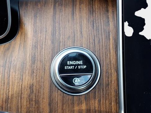 Used 2025 Mercedes-Benz C 300 Sedan image 24