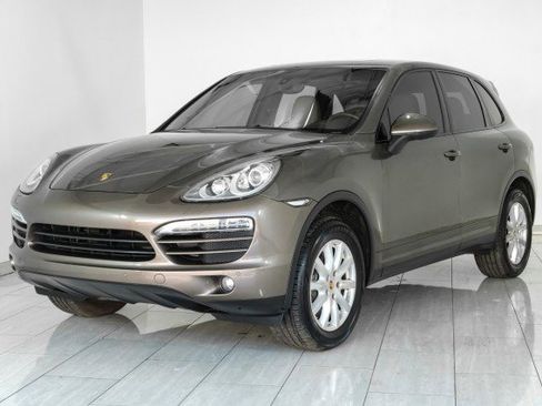 Used 2014 Porsche Cayenne Platinum Edition AWD/4WD image 4