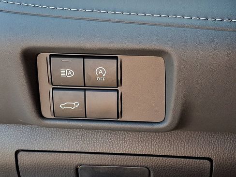 Certified 2025 Toyota Highlander LE FWD image 25