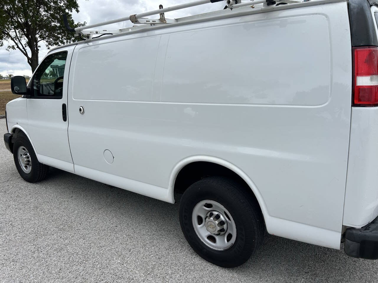 Used 2013 Chevrolet Express 2500 RWD image 6