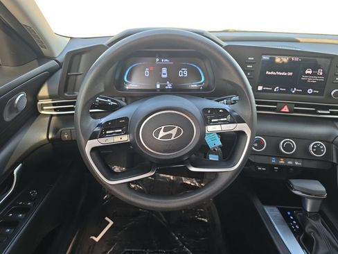 Used 2024 Hyundai Elantra SE FWD image 15